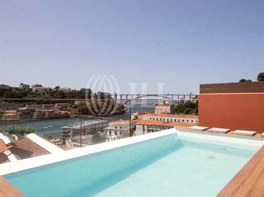 3-Bedroom apartment with a private pool, in Porto