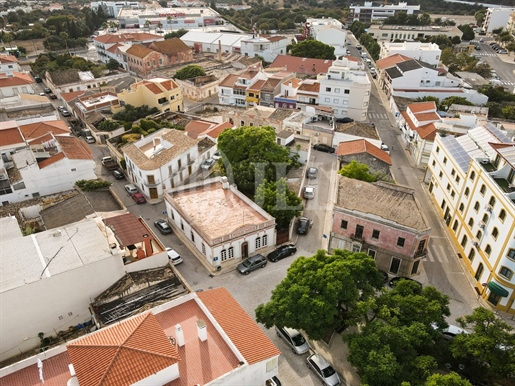 Moradia T5, perto do centro histórico, em Loulé, Algarve