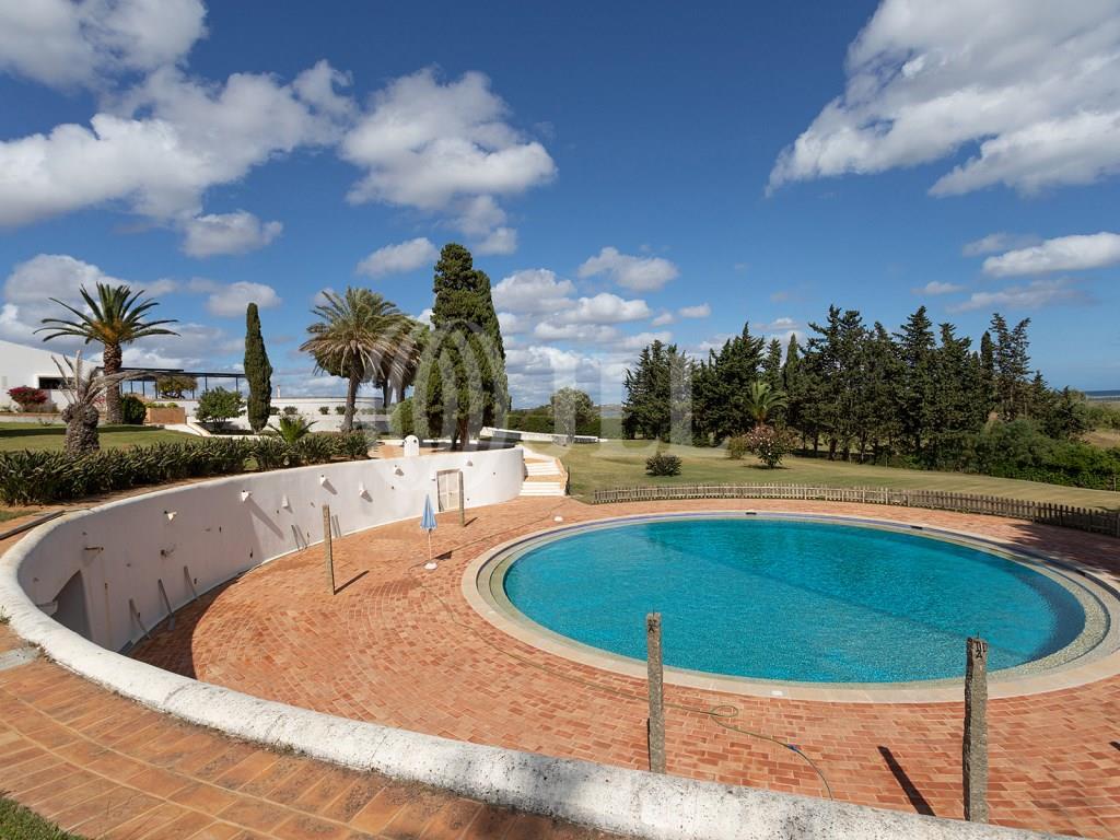 6-Bedroom villa with garden and swimming pool in Lagos