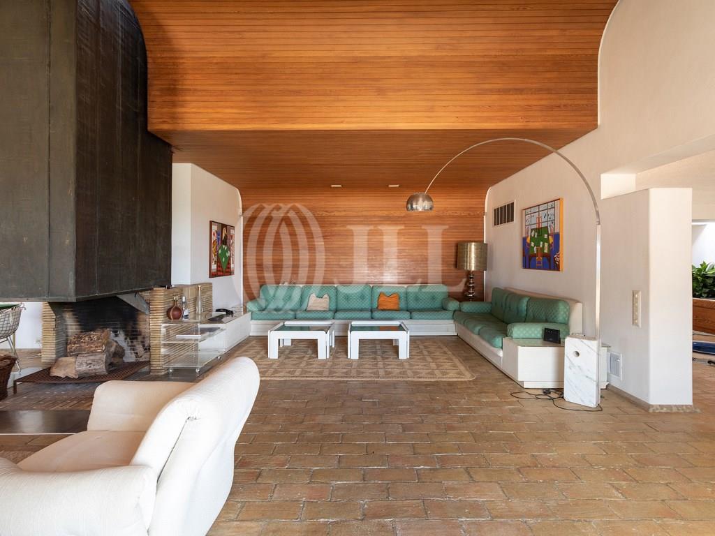 6-Bedroom villa with garden and swimming pool in Lagos