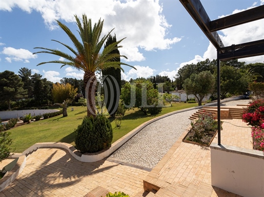 Moradia T6 com jardim e piscina, Lagos, Algarve