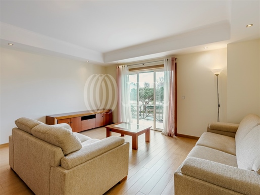 4-Bedroom duplex apartment, with garage, in Estoril