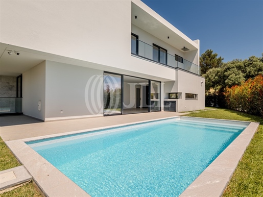 5+3-Bedroom villa with swimming pool, in Cascais