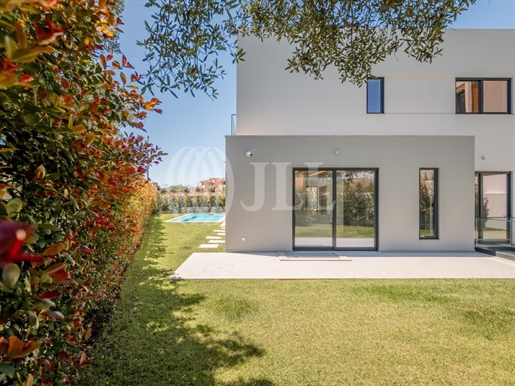 5+3-Bedroom villa with swimming pool, in Cascais