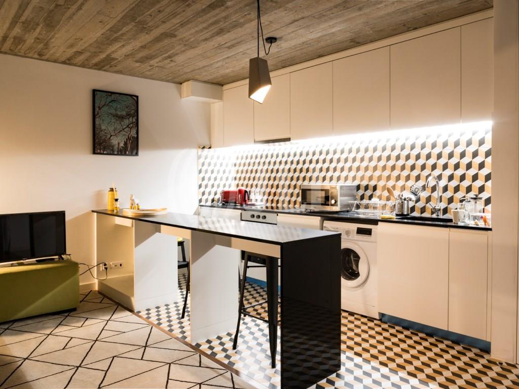 Building with 7 apartments, in Santo Ildefonso, Porto