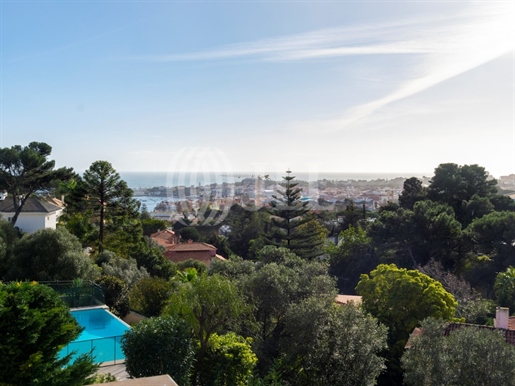 4+2-Bedroom villa fully renovated with garden, swimming pool and sea view, in Cascais