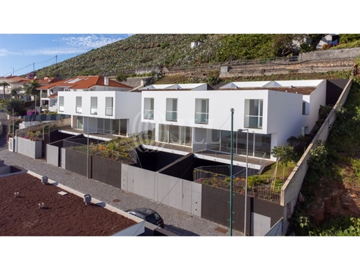 4 bedroom villa with sea view, in São Martinho, Funchal
