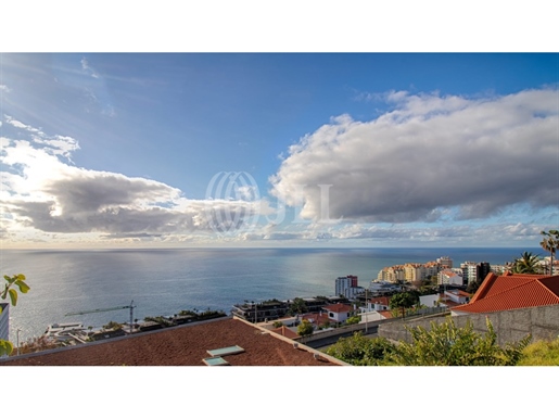 4 bedroom villa with sea view, in São Martinho, Funchal