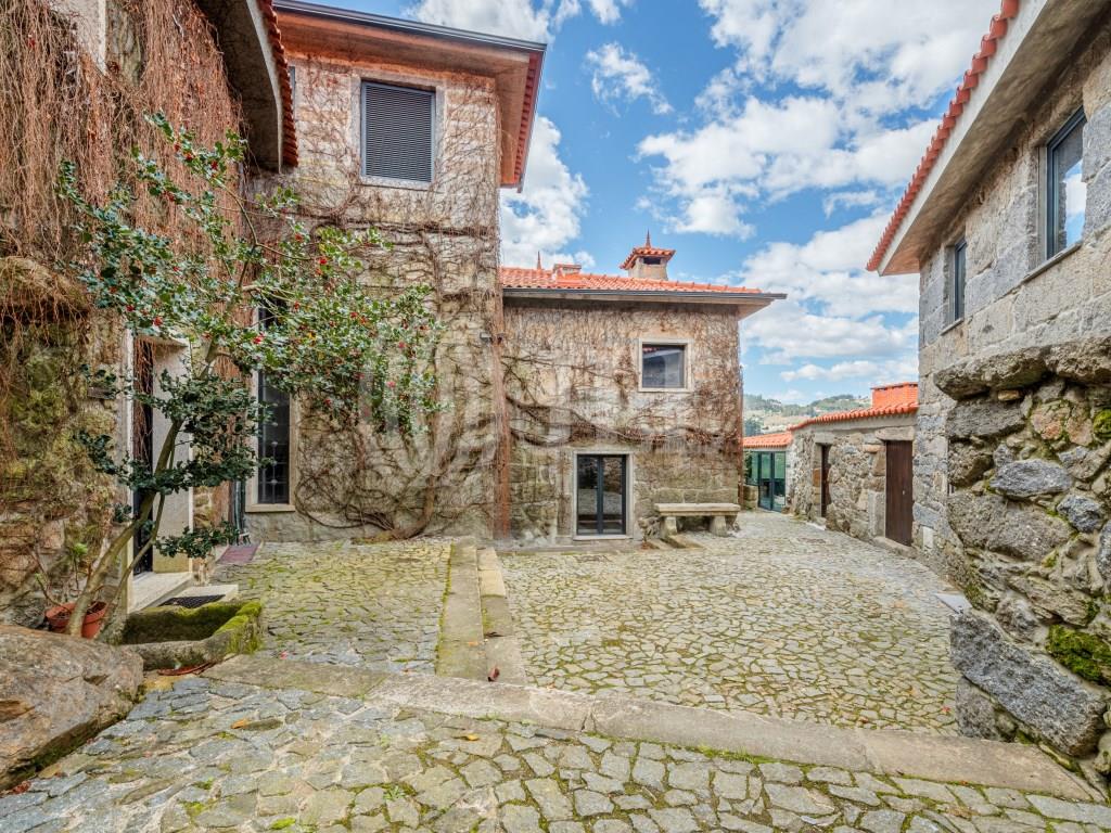 Quinta junto a margem do Rio Vizela, Felgueiras, Porto