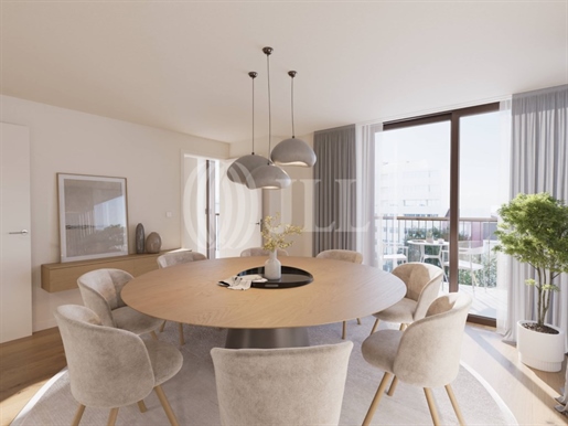 4-Bedroom apartment with parking space, at the Vertice, Lisbon