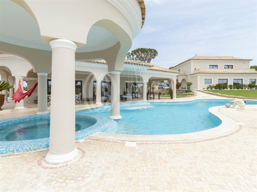 4-Bedroom villa, in Al-Sakin, in Quarteira, Algarve