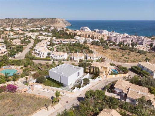 Maison 4 pièces, neuve, avec piscine et vue sur la mer à Luz, Algarve