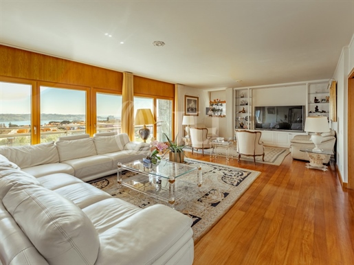 5-Bedroom apartment with river view, in Restelo, Lisbon