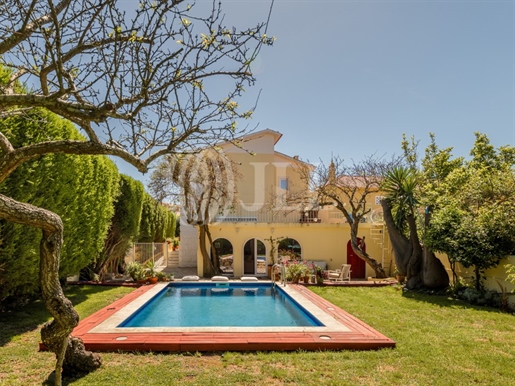 4+2 bedroom villa with pool in Murtal Parede