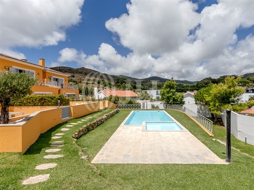 3+1-Bedroom villa, in gated community, in Malveira da Serra