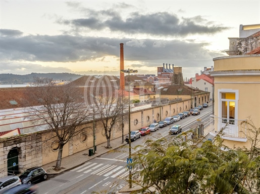 Apartamento T4 com estacionamento, em Alcântara, Lisboa