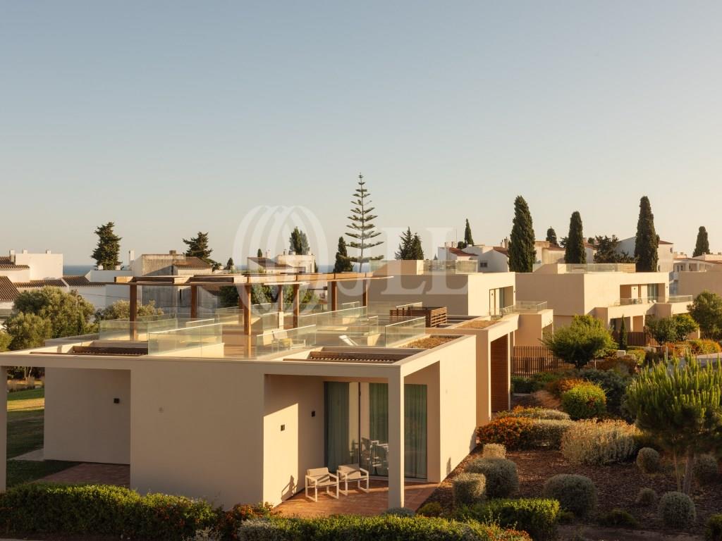 2-Bedroom apartment with terrace in White Shell, Algarve