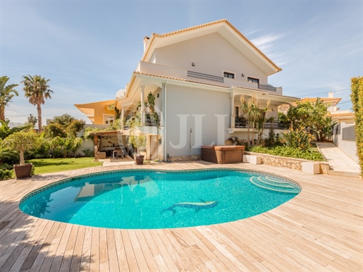 5+1 bedroom villa with pool in Costa da Guia in Cascais