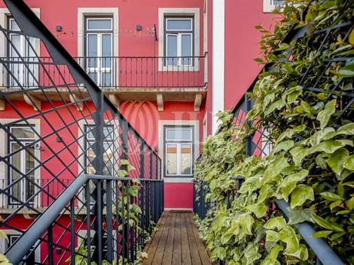 Apartamento T3 com garagem e jardim, na Estrela, Lisboa