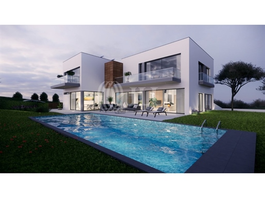 4-Bedroom villa with pool in Oeiras Golf & Residences