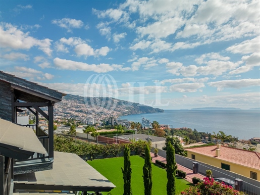 Villa de 5 pièces, avec vue sur la mer, à Funchal