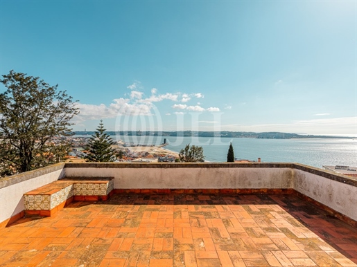6+2-Bedroom villa with river view, Lisbon
