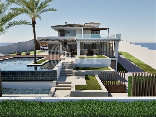 4-Bedroom villa with pool and garage in Porto de Mós, Lagos