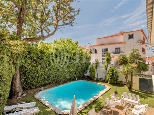 4 bedroom villa with pool in Estoril in Cascais
