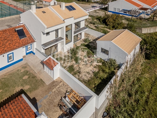 4 bedroom villa with garage and views of rice paddies in Carrasqueira
