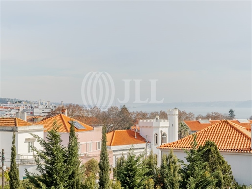 4-Bedroom villa with sea and Tagus River views, in Oeiras