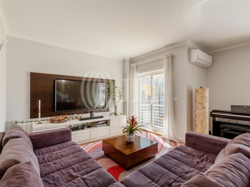 4+1 bedroom duplex penthouse in a condominium, Cascais