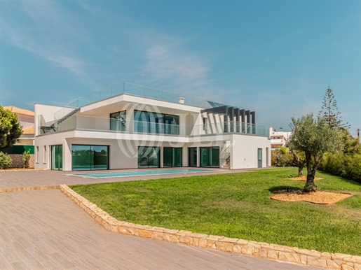 4-Bedroom villa with sea views pool, in Lagoa, Algarve