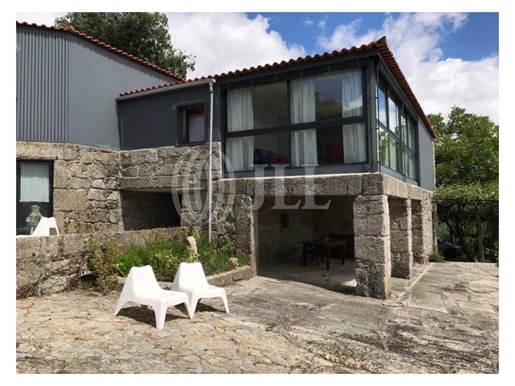 Property with land and swimming pool in Travassós - Fafe, Braga