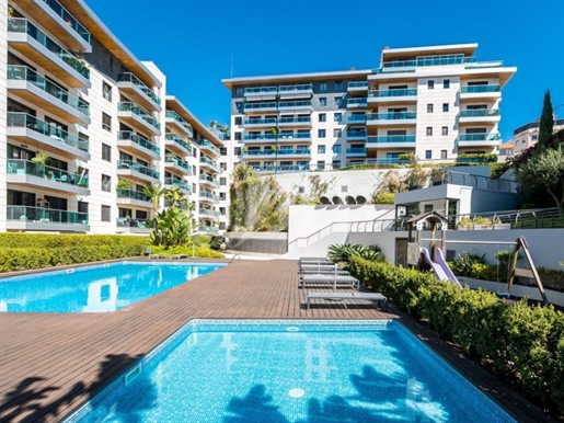 3 bedroom apartment in condominium with pool in Lisbon