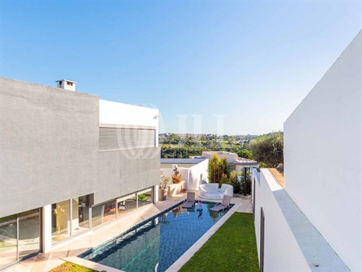 4-Bedroom villa, with garden and pool, Barcarena, Oeiras
