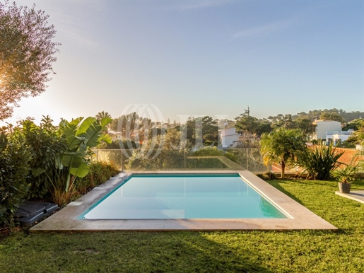 4+1 bedroom villa with pool and terraces in Cascais