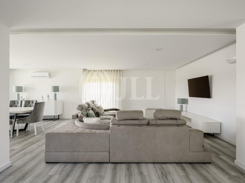 Purchase: House (2740)