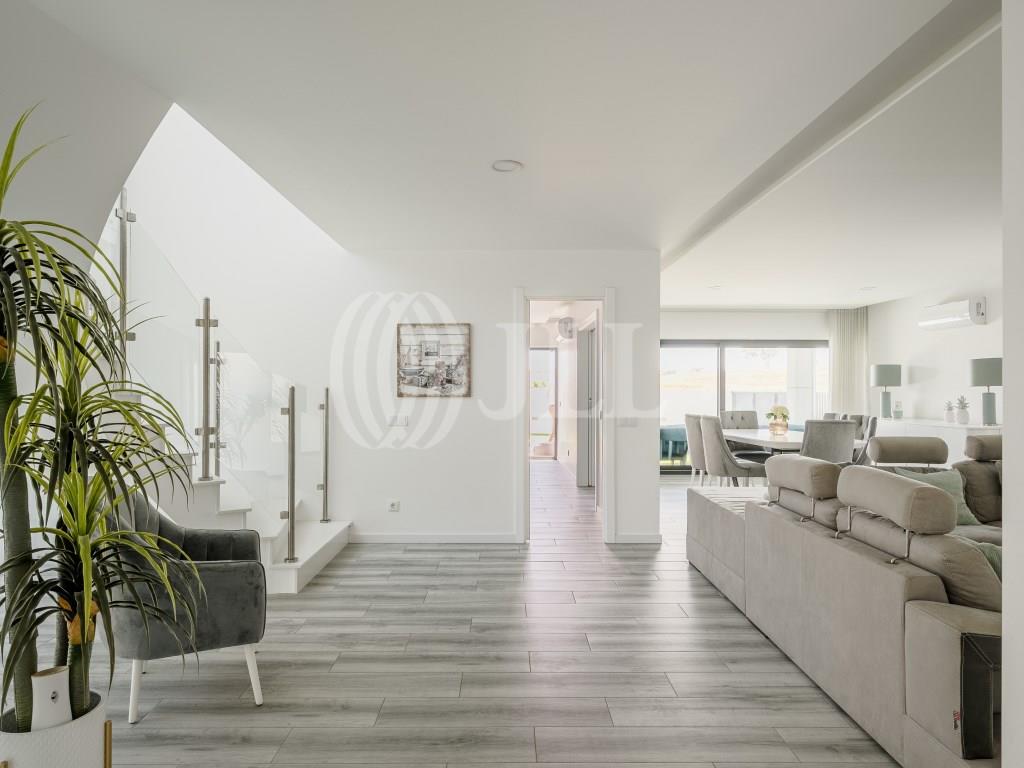 Purchase: House (2740)