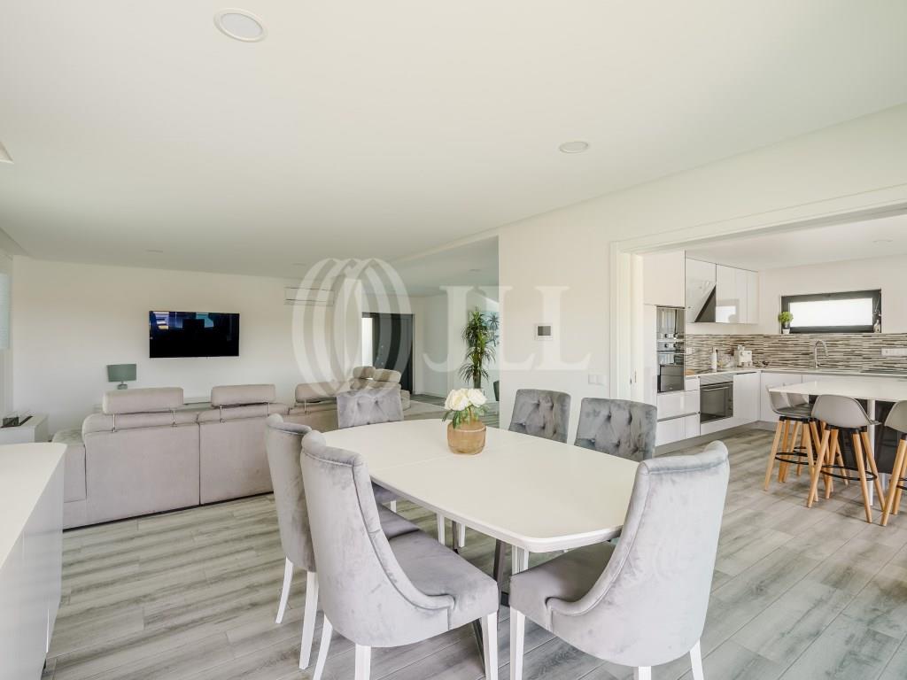 Purchase: House (2740)