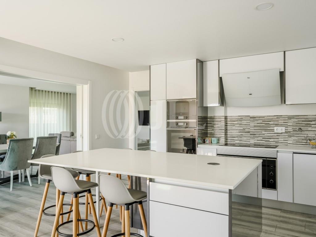 Purchase: House (2740)