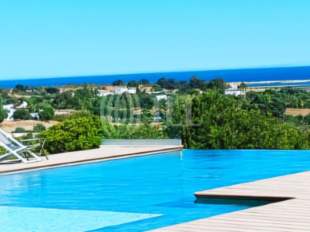 4 bedroom villa with sea and pool views, in Fuseta, Algarve