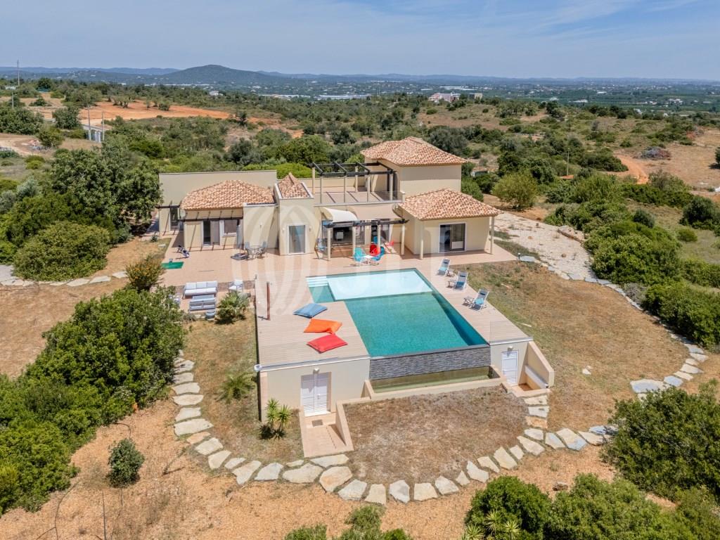 4 bedroom villa with sea and pool views, in Fuseta, Algarve