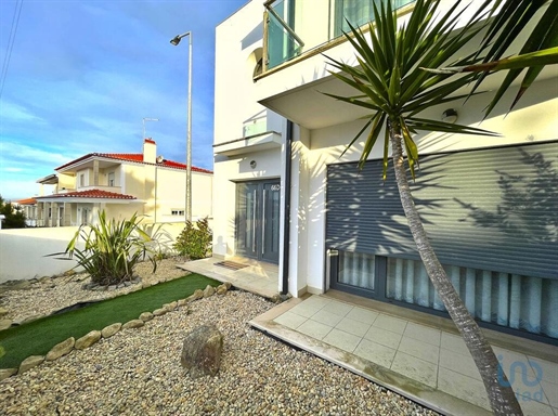 Home / Villa with 4 Rooms in Leiria with 157,00 m²