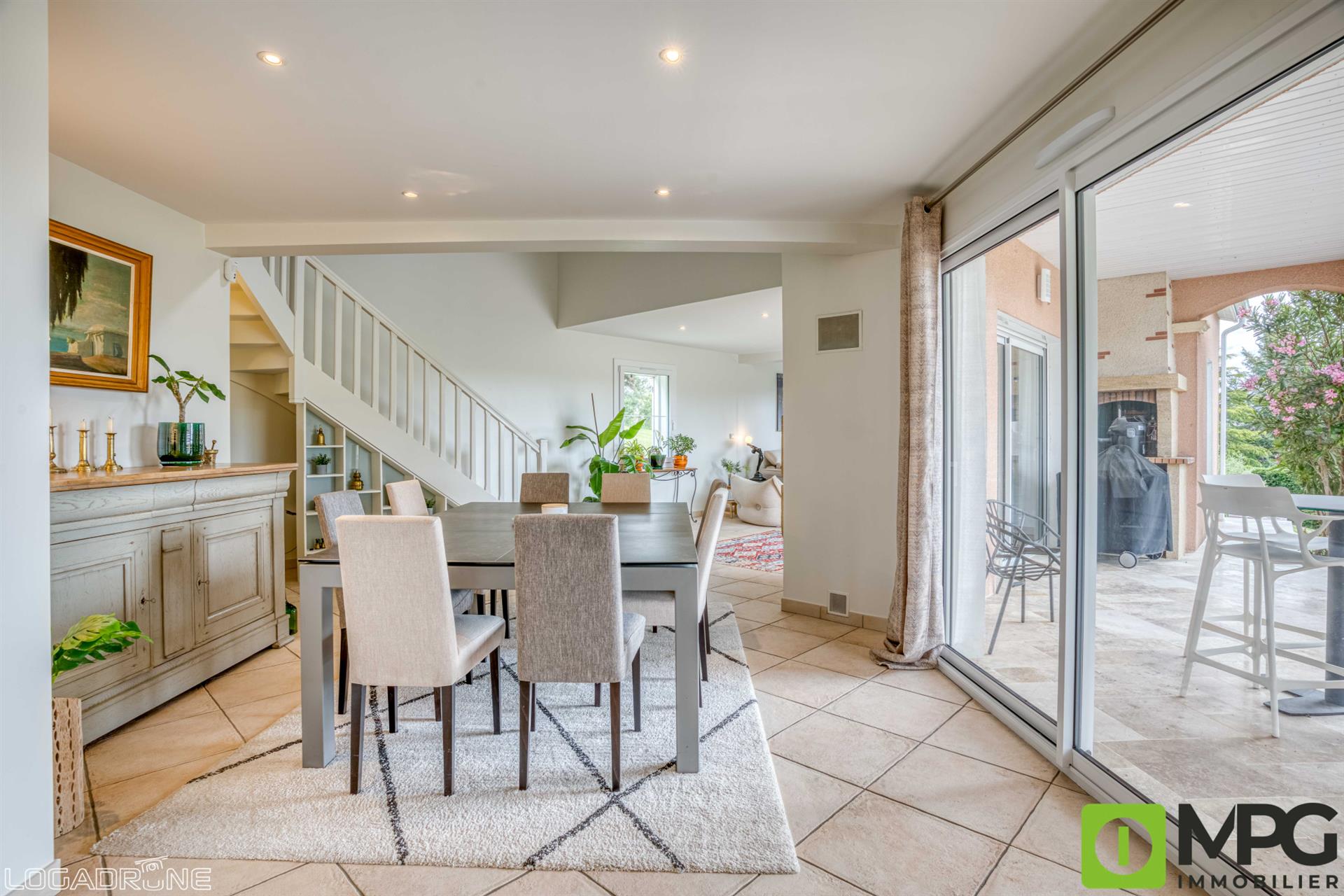 Villeneuve Sur Lot, contemporary house of about 170 m2 with 5 bedrooms, garage and swimming pool wi