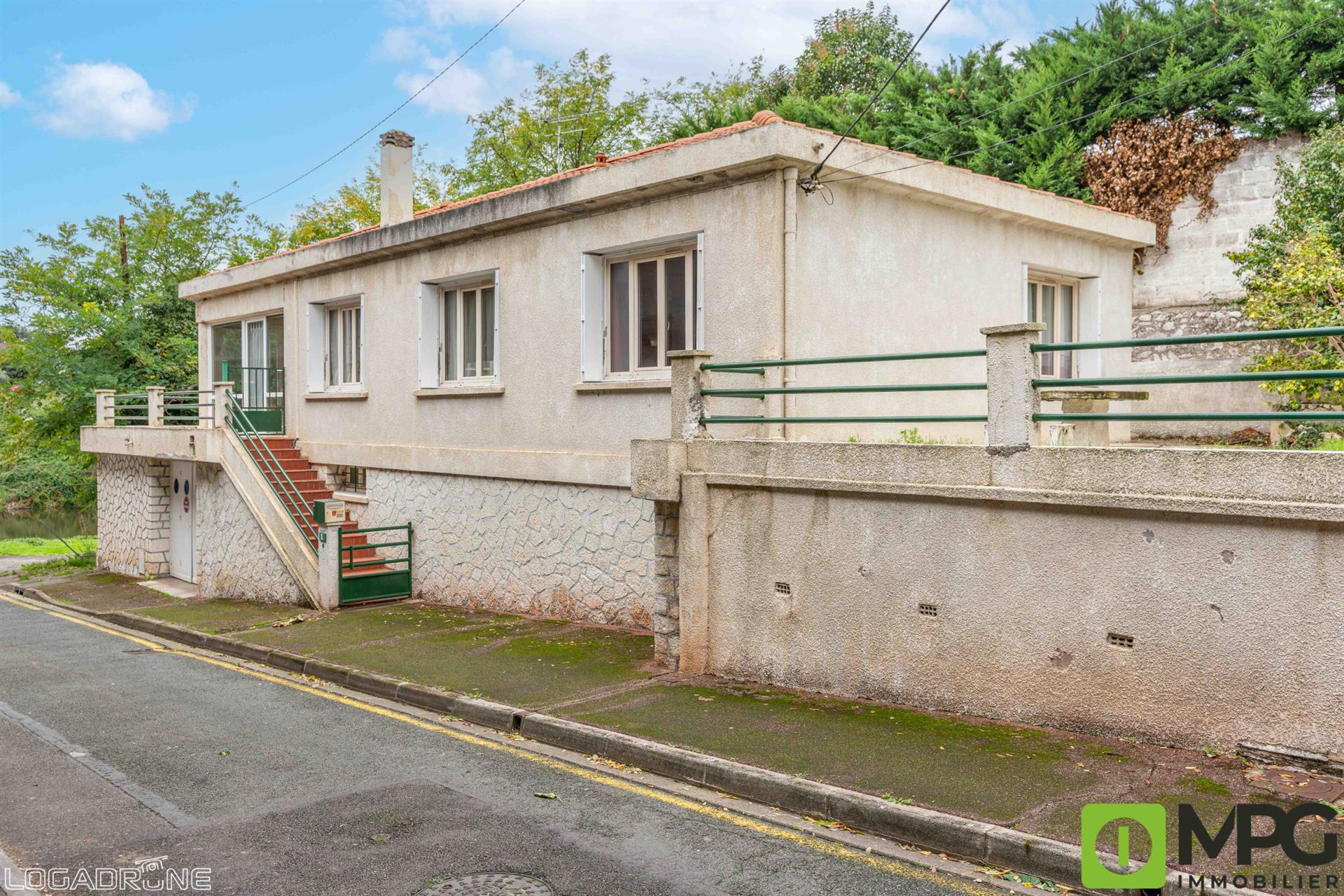 Villeneuve Sur Lot 3 bedroom house, garage and garden