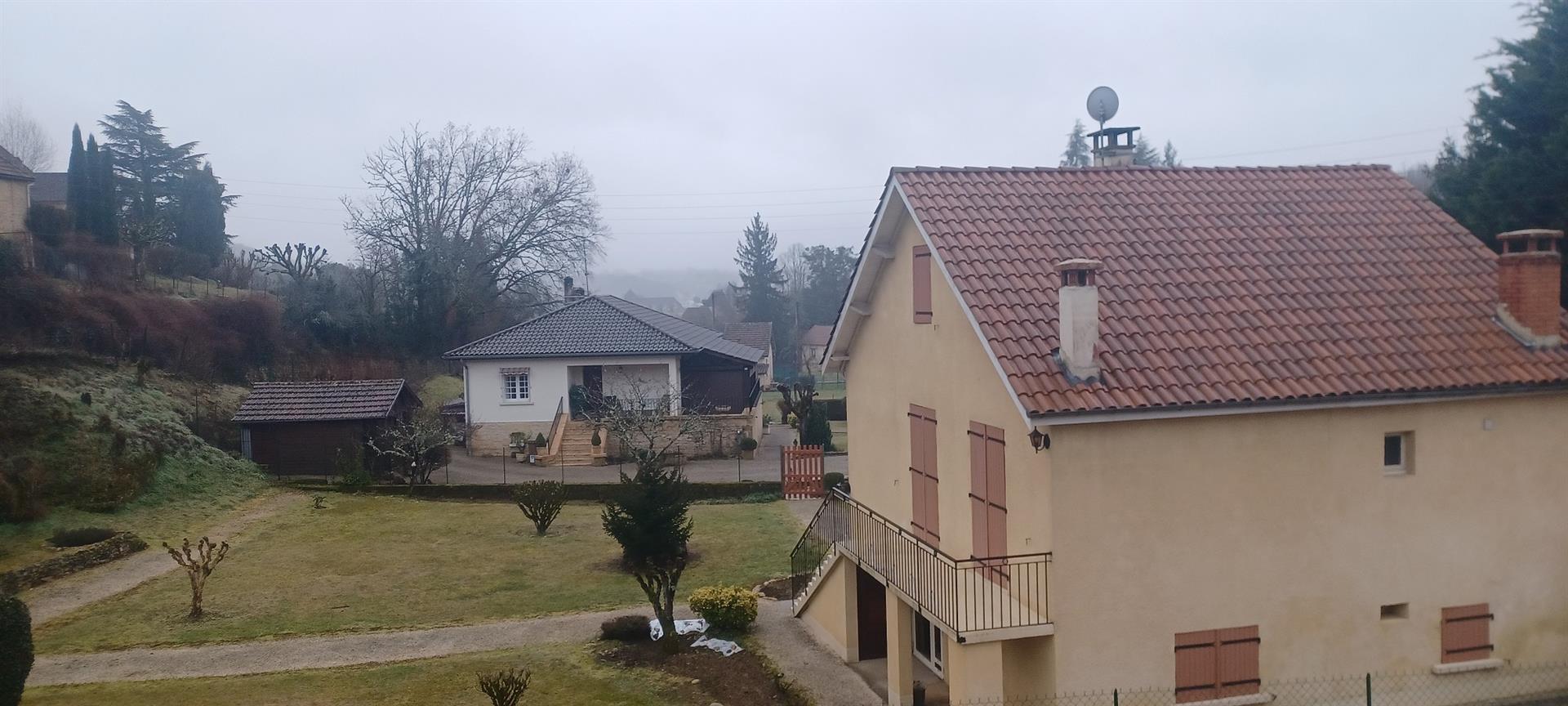 In Sarlat 200m from the town center (residential area)