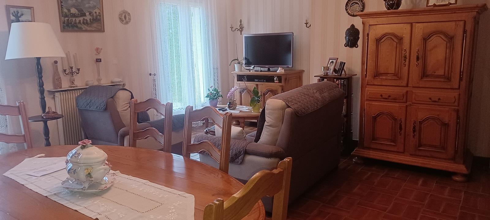 In Sarlat 200m from the town center (residential area)