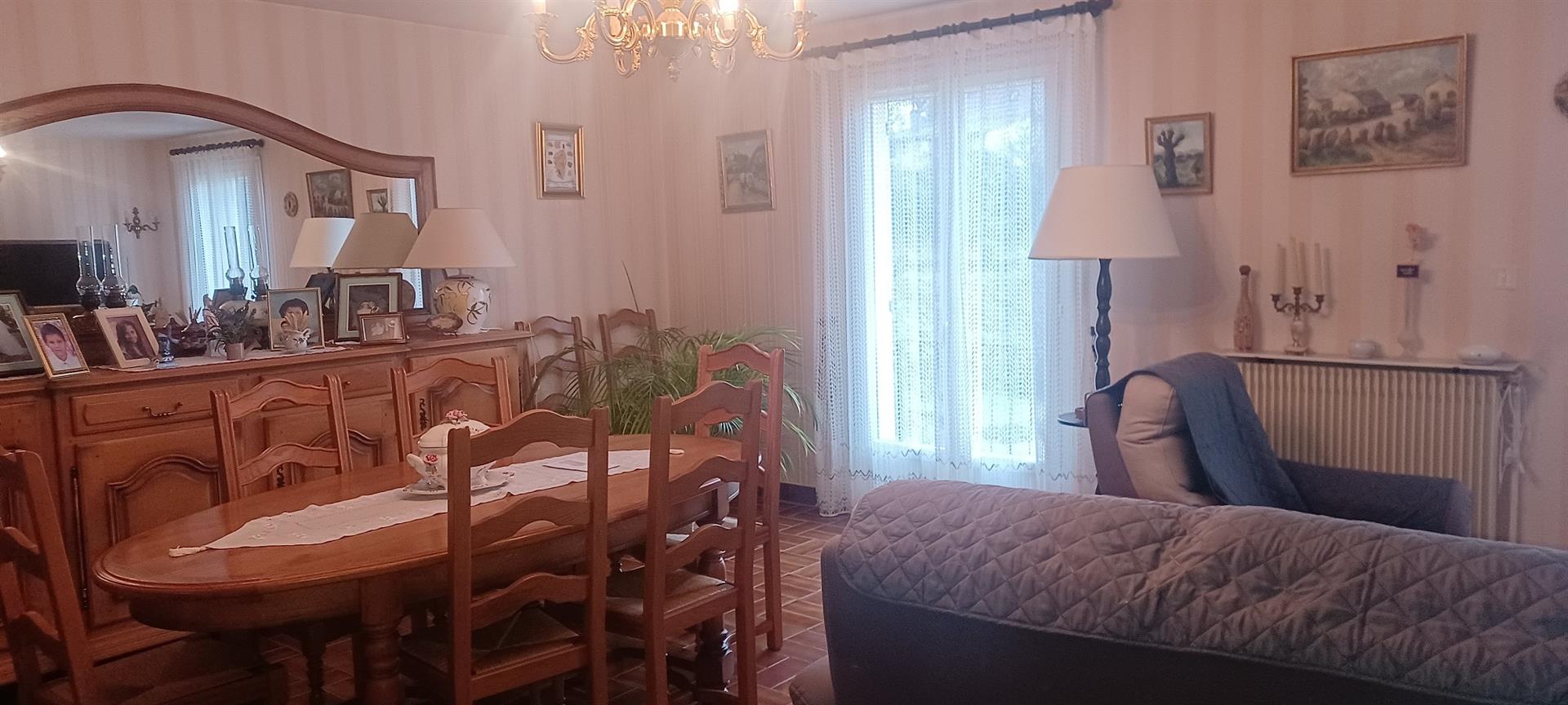 In Sarlat 200m from the town center (residential area)