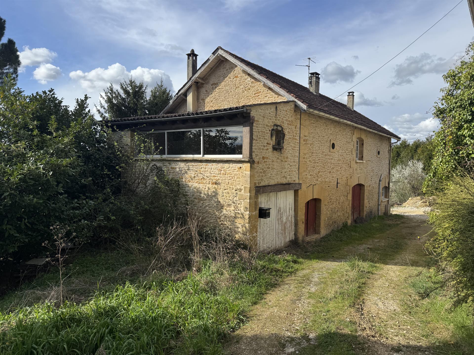 Stone house in Sarlat + Outbuilding