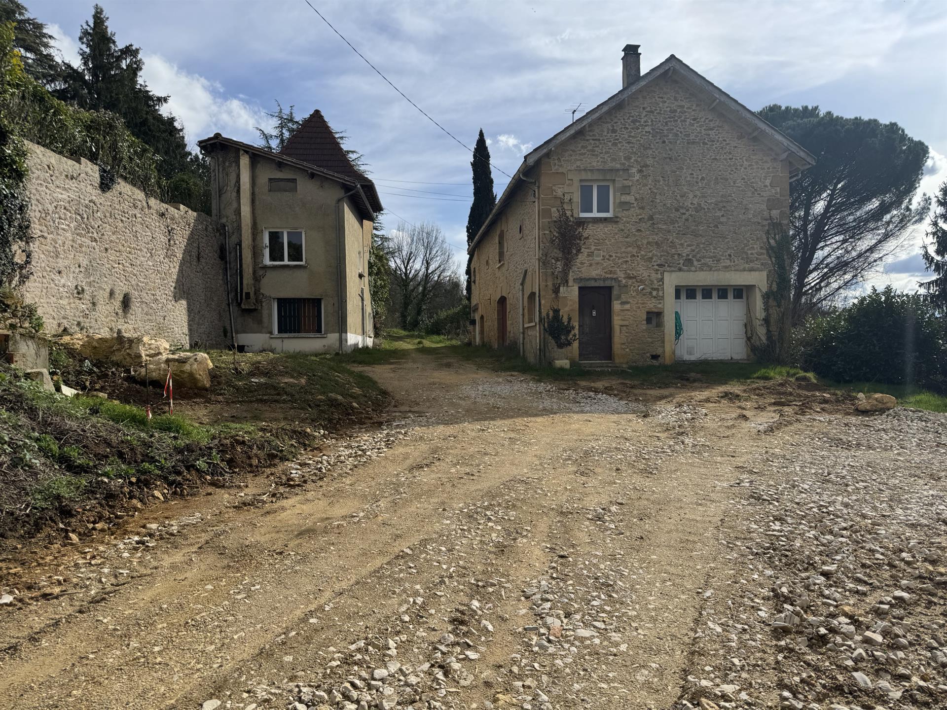 Stone house in Sarlat + Outbuilding